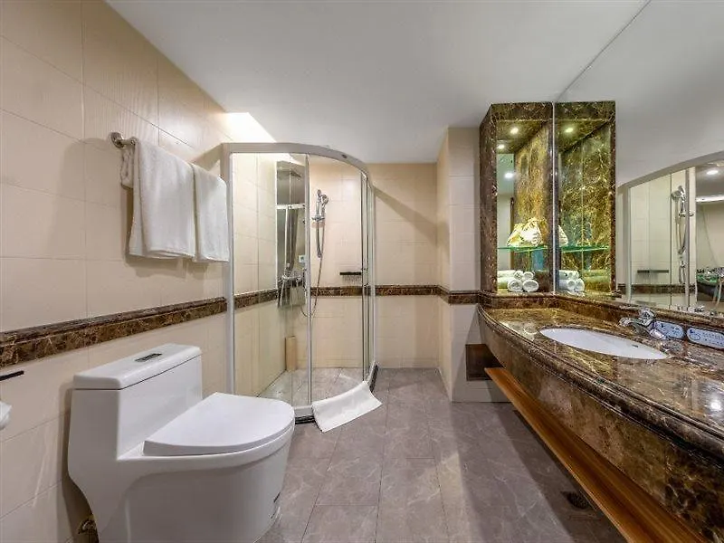 Campanile Hotel Restaurant Zhuhai 3*,